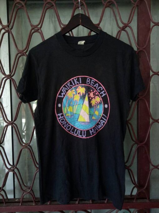 Vintage 1988 WAKIKI BEACH HONOLULU Hawaii T-Shirt